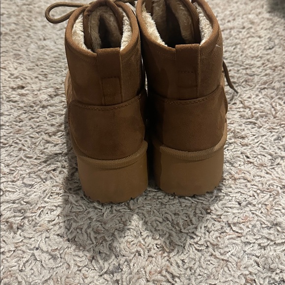 Boots - Picture 4 of 8